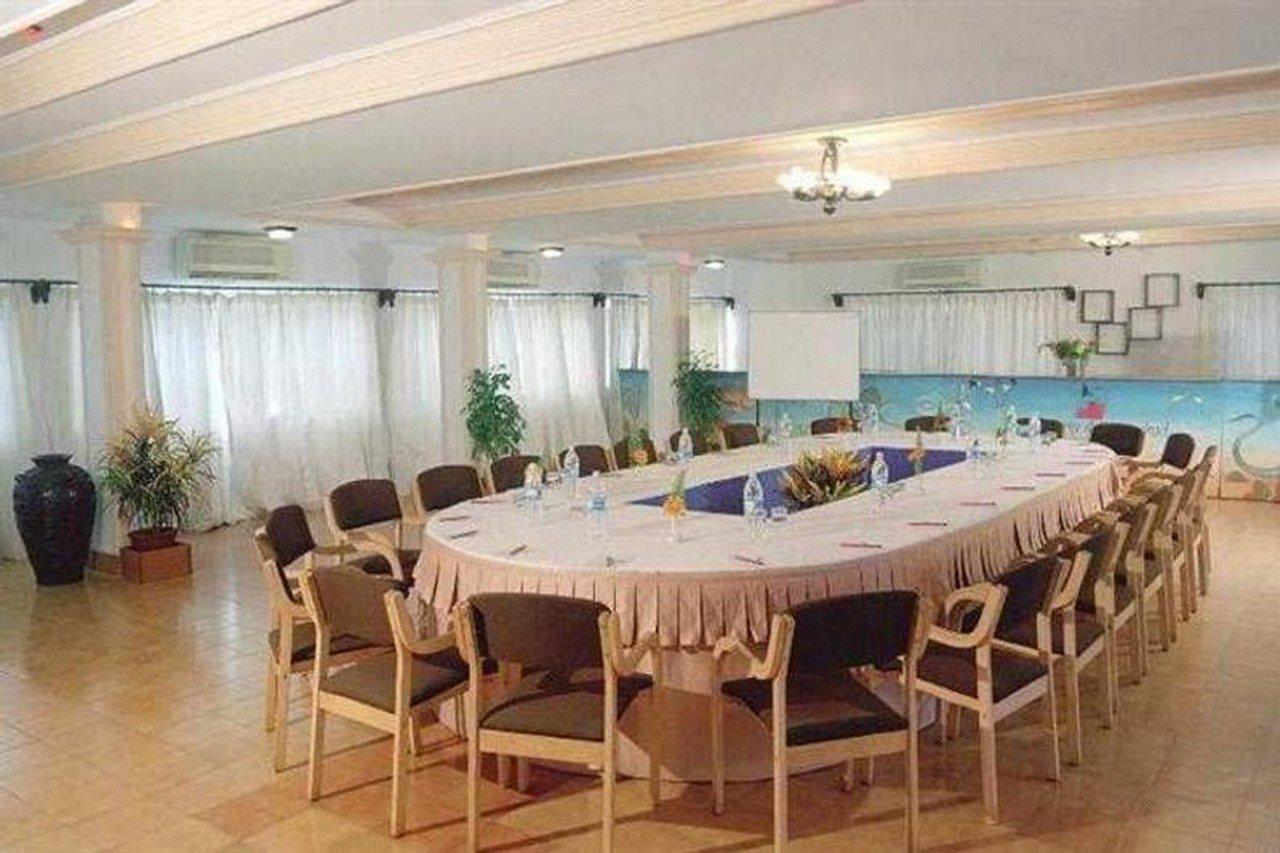 Dona Alcina Resorts Candolim Exteriör bild